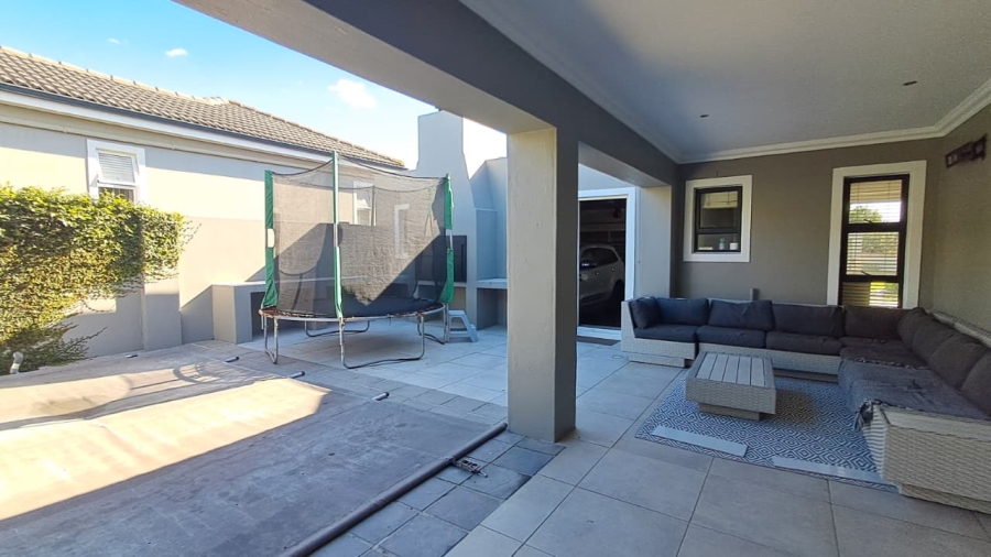 To Let 4 Bedroom Property for Rent in Avalon Estate Western Cape